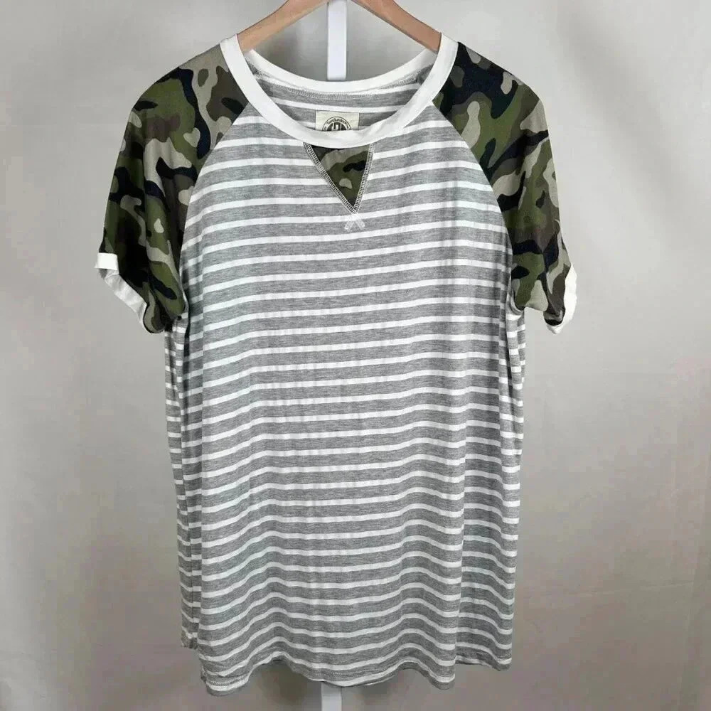T2D Size Medium Patterned Casual T Shirt Short Sleeve Camo Streetwear